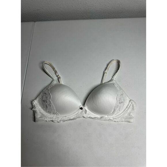 Victoria’s Secret White Padded Bra Lace Trim Size 36B EUC - Picture 1 of 6